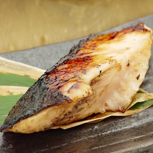 在Saikyo腌制的黑貂鱼