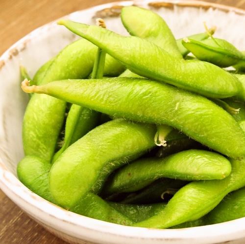Boiled green soybeans