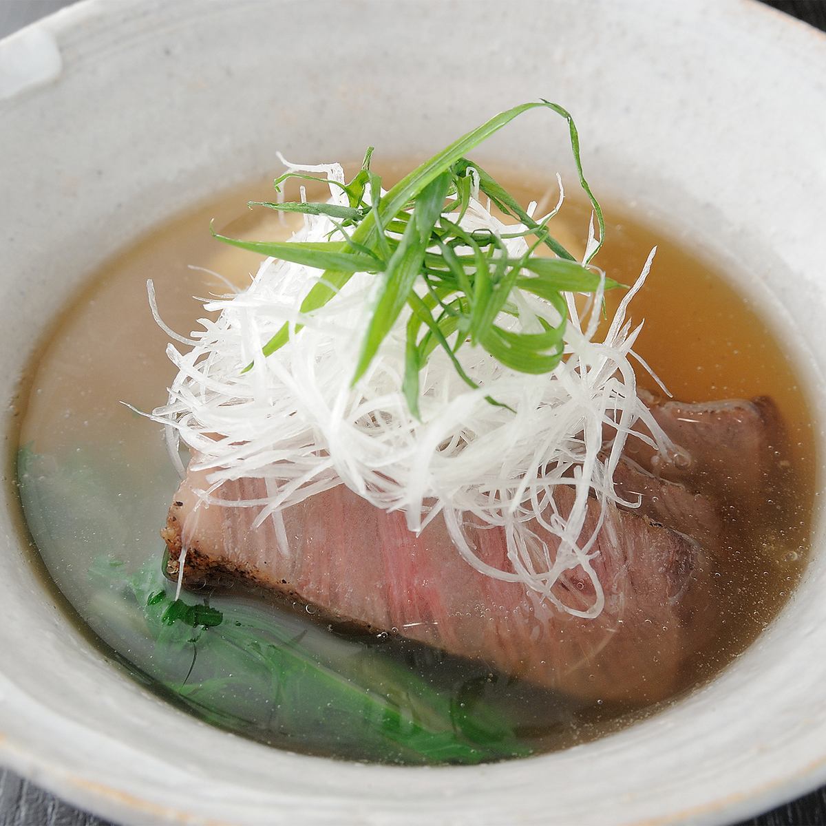 旬の食材を存分に活かした和食をお楽しみいただけます。