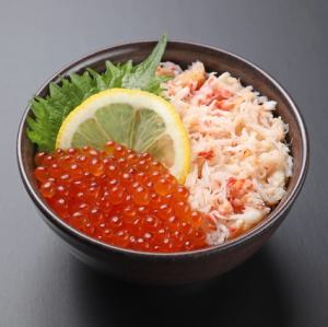 半碗蟹黄和鲑鱼籽