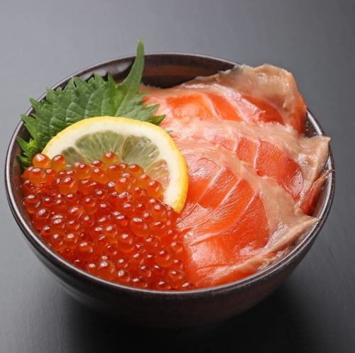 三文鱼和三文鱼籽半碗