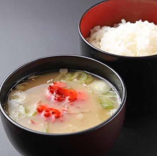 米饭、味噌汤、腌菜