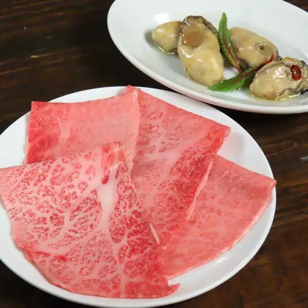極上の雌牛を味わう。白老あべ牛大判赤身うす切り
