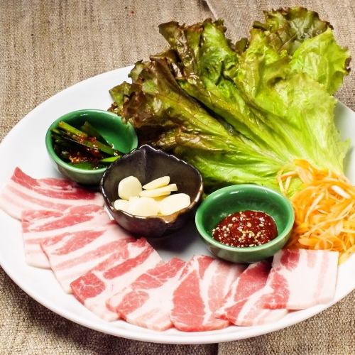 With fresh vegetables ♪ "Samgyeopsal" popular with women