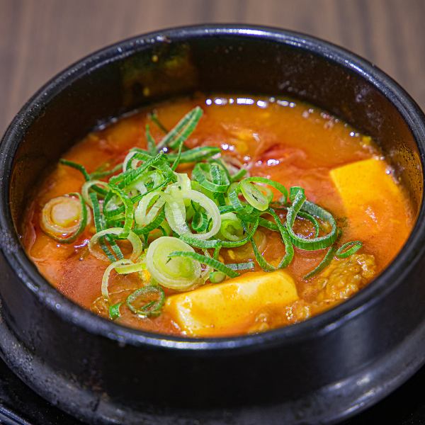 【韓国家庭の味を受け継いだ本格派スンドゥブ】700円(税込)