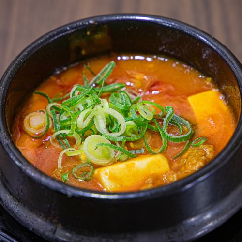 【韓国家庭の味を受け継いだ本格派スンドゥブ】700円(税込)