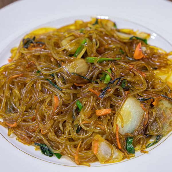 【旨みを吸った春雨が輝く香ばしチャプチェ】600円(税込)