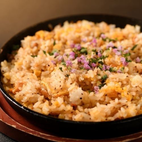 名物鉄板ガーリックチャーハン