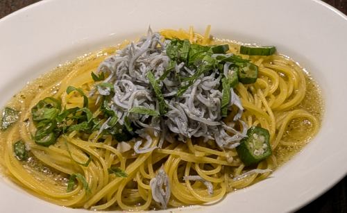 【6月】　釜揚げしらすとオクラの梅ガーリックスパゲティ