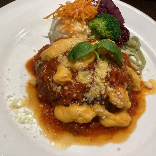  【9月】　特製ハンバーグ ～チェダーチーズと完熟トマトソース～ （ライス付き）