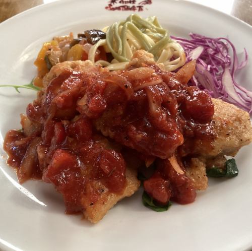  【6月】 大山鶏もも肉のフリット ～冷製トマトソース～ （ライス付き）