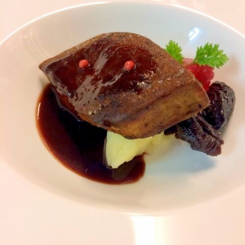 Foie gras pan-fried with fragrant Madeira sauce