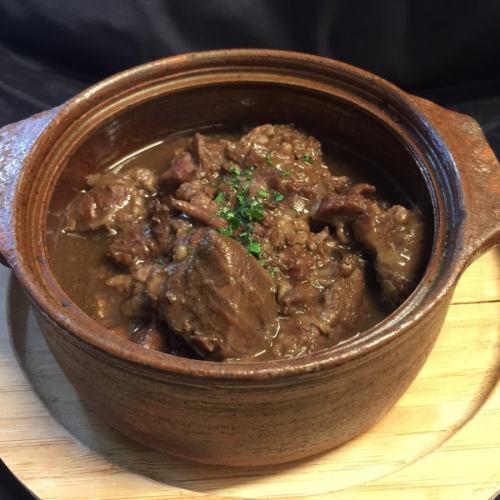 Stewed European-style beef tendon that goes well with wine