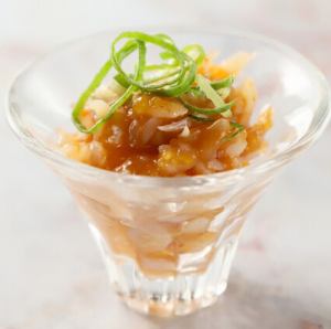 梅水晶。焼肉を引き立てる多彩な一品料理も充実。こだわりの逸品をぜひご堪能ください。