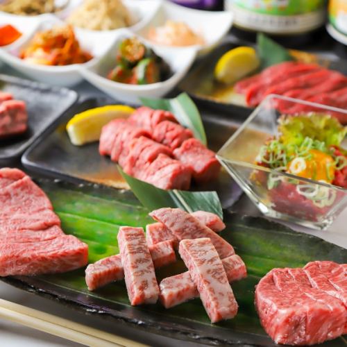 4900円～A5ランク牛含む６部位の焼肉や〆とデザート付きで全12品が堪能できる焼肉コース「梅」