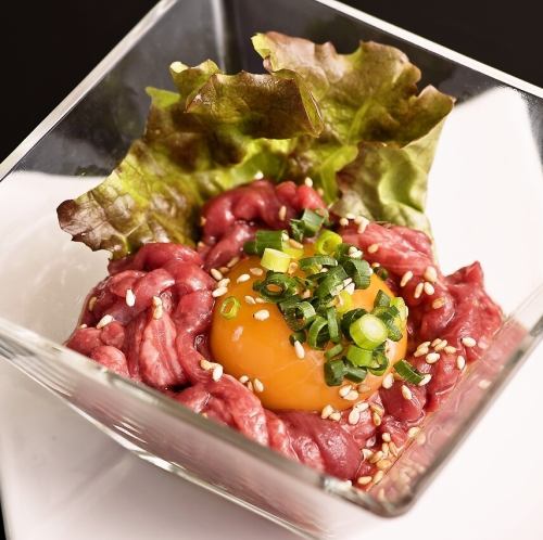 タンユッケ。ユッケをタンで再現。選べる塩・醤油・味噌で味わう逸品。