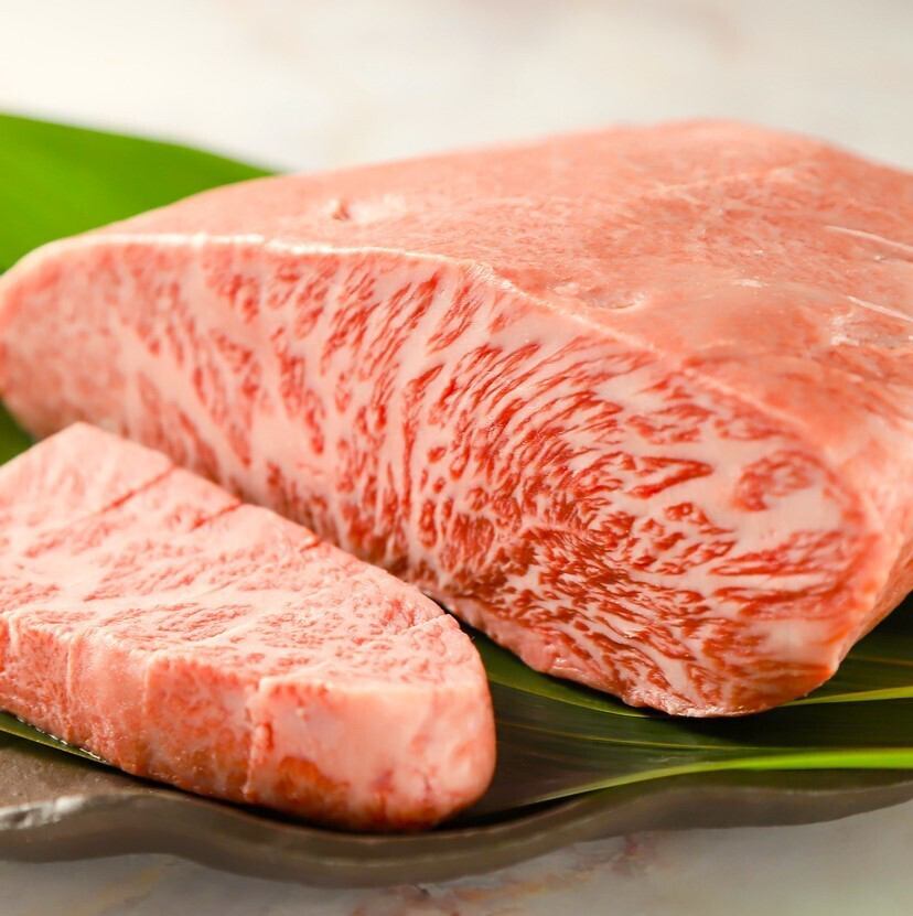 こだわりのA5ランクのお肉を取り揃えております！個室も有り！