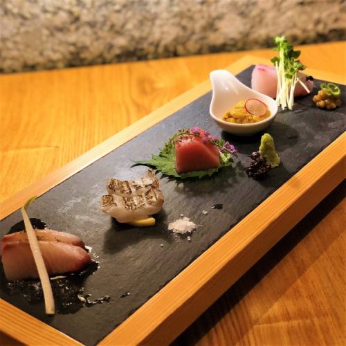 Assorted sashimi 7 types (1 serving)