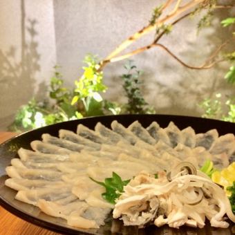《Blowfish and Japanese Black Beef Sashimi and Seasonal Dishes》 Kaiseki with Fugu and Japanese Black Beef Sashimi