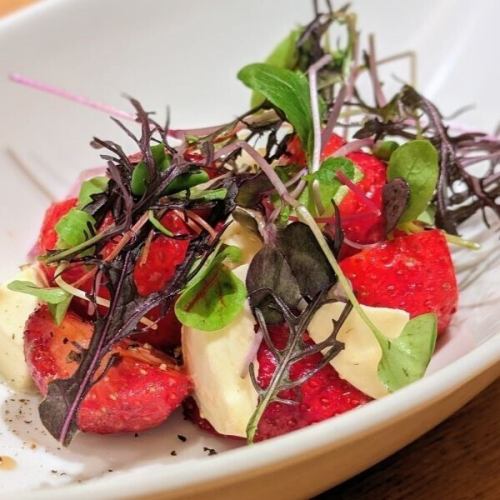 あまおうとモッツァレラチーズのマリネ