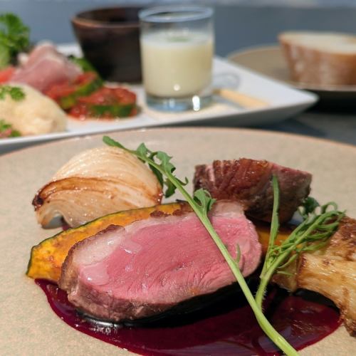 【Carne -お肉-　ランチ】マグレ鴨のハイビスカスソース