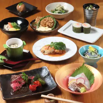 菜な会席 ~たくさんの味わいを少しずつ。旬食材を使った小皿会席~