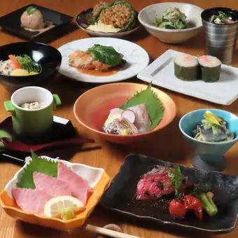 黒毛和牛刺し付菜な会席 ~黒毛和牛のお刺身が付いた季節の小皿料理~