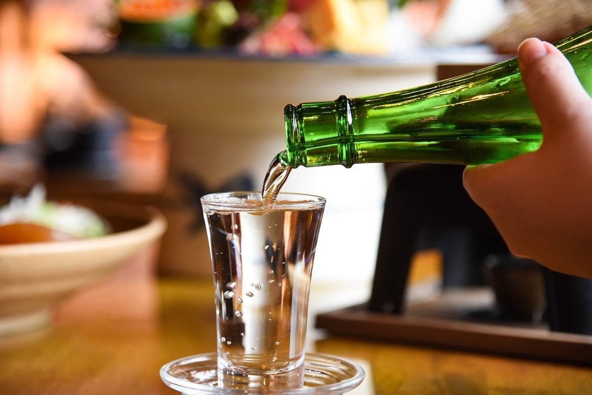 北から南まで全国各地の銘柄大集合！美味しいお酒に美味しい肴もたくさんあります♪