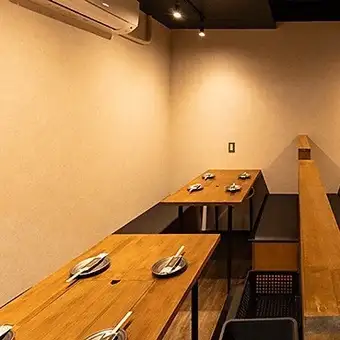 宴会に使い勝手の良い4名様がけのBOX席です。