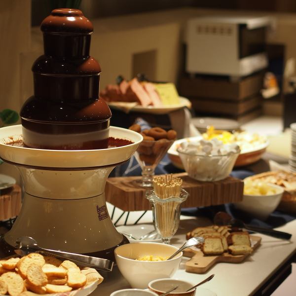 We have a chocolate mountain (fountain) where you can enjoy not only the taste but also the appearance◎The sweets such as marshmallows and donuts change to become even more delicious♪A great place for customers with children or on a date!Also, our dining room can be reserved for private use.You can spend a special time in a private space.