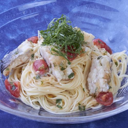 明石産鱧の冷製カッペリーニ　大葉、梅、フレッシュトマトのソース（季節のパスタ）
