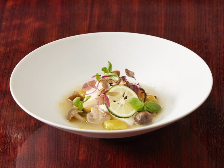 真鯛のヴォポーレ 茸のブイヨン仕立て Full