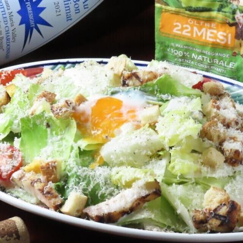 神戸ポークの自家製パンチェッタとロメインレタスのシーザーサラダ 温玉添え Full