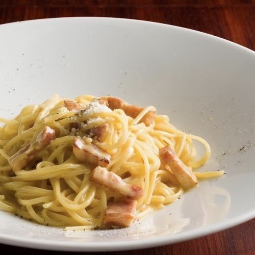 神戸ポークの自家製パンチェッタのカルボナーラ(タリアテッレ)
