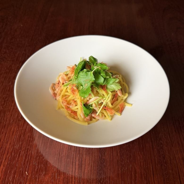 桜海老と三つ葉の和風ペペロンチーノ