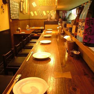 落ち着いた雰囲気の店内で居心地◎おひとり様からお気軽にお立ち寄りください。仕事帰りの一杯やご友人同士など様々なシーンにおすすめです！
