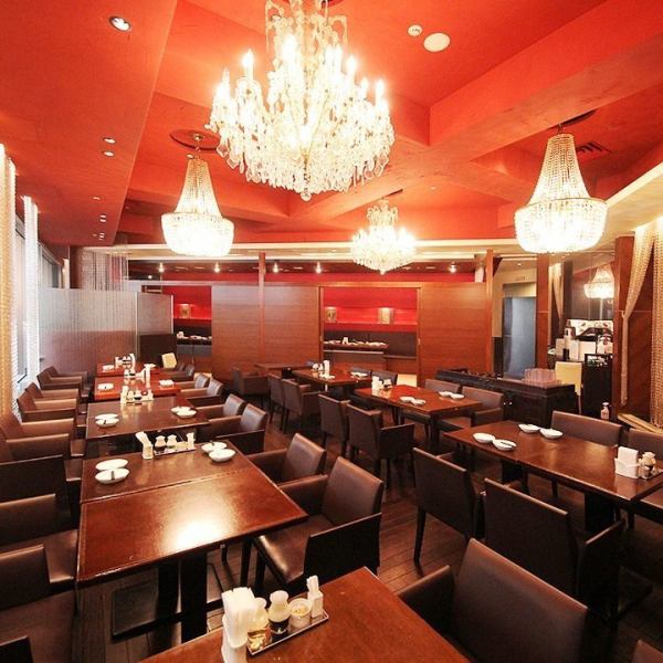 【オシャレな店内】シャンデリア煌めく店内はモダンで落ち着いた雰囲気!デートやオシャレ女子会、合コン、接待にご利用頂ける完全個室を多数完備しております。ここぞと外せない大切な飲食シーンは青蓮六本木店へお任せ下さい。国家資格保有の一流シェフが作る本場中国料理をお楽しみ頂けます。