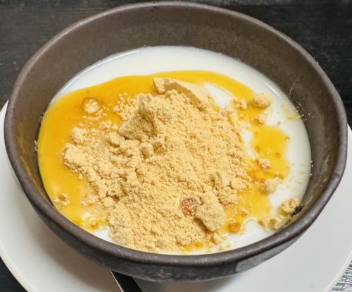 杏仁豆腐 黒蜜きな粉ソース