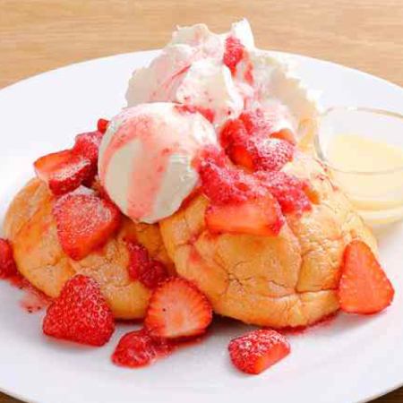 condensed milk strawberry pancakes