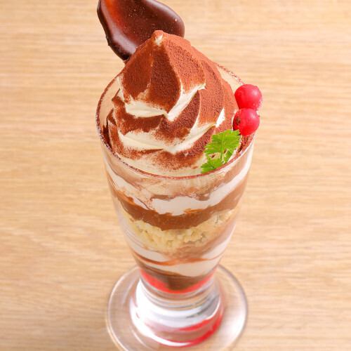 ソフトクリームのショコラパフェ
