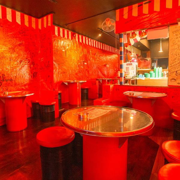 【気軽に寄れる韓国式屋台料理店】店内は屋台料理店らしく、気負わず過ごせるカジュアルな雰囲気♪韓国旅行に来たようなドキドキ感と、肩の力を抜いて過ごせるアットホームさが自慢◎現地の雰囲気を感じつつ食べる屋台料理はまた格別です☆ちょっと韓国料理を食べたくなったら、ぜひ当店までお立ち寄りください！