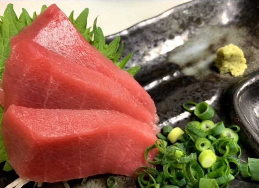 Fresh tuna [bluefin tuna] 110 yen! A price that will put you in the red!