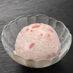 Fukuoka specialty: Amaou strawberry ice cream
