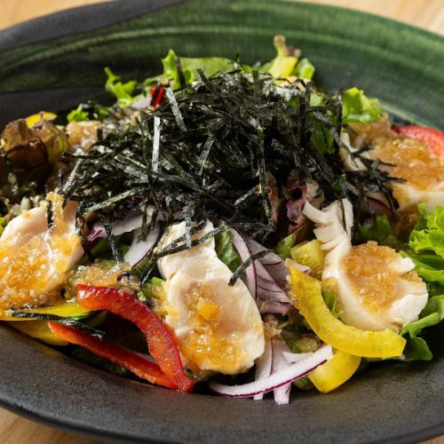 Seaweed salad with seared chicken ~Hyuganatsu dressing~