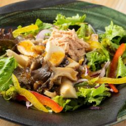 Japanese-style salad with Aya mushrooms and tuna