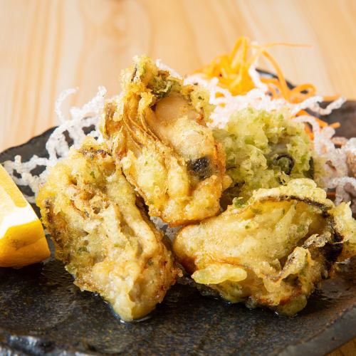 Fried oysters with seaweed