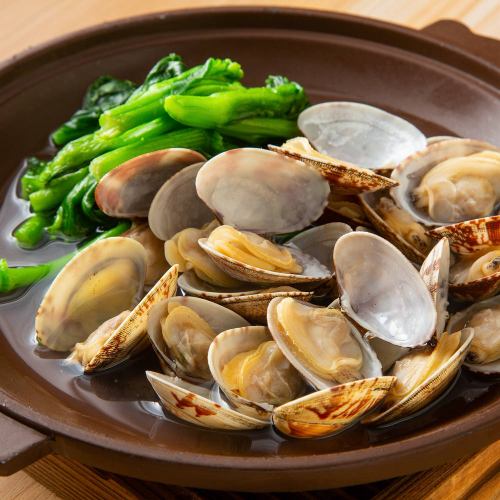 Sake steamed clams and seasonal vegetables