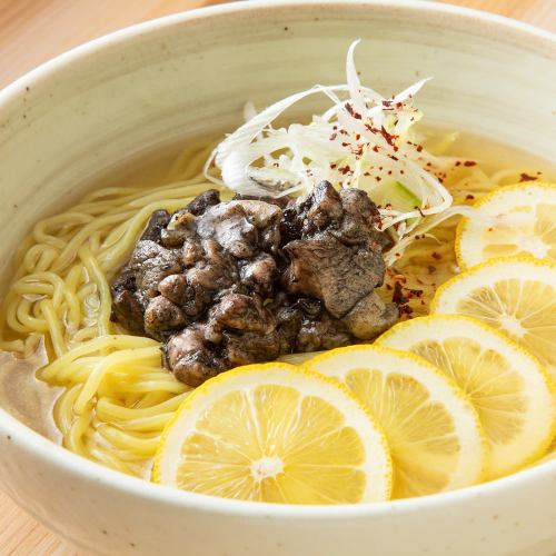 炭火鶏と塩レモンの地鶏だしラーメン