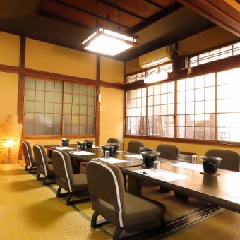 We have private rooms to suit the number of people! It's a Japanese space where you can relax.At your request, we can also provide a tatami table and cross-legged chairs.Please feel free to contact us.