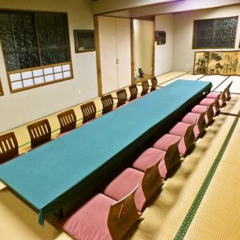 2樓中宴會廳是可容納10至30人的中宴會廳。您可以根據人數選擇。您可以在像旅館一樣的古樸日式房間裡放鬆身心。